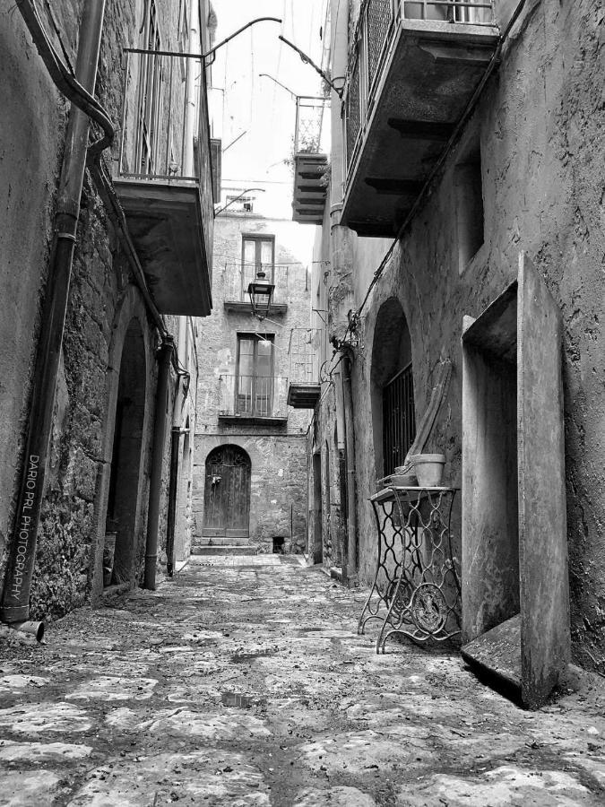 B&B Borgo Antico 皮亚扎-阿尔梅里纳 外观 照片